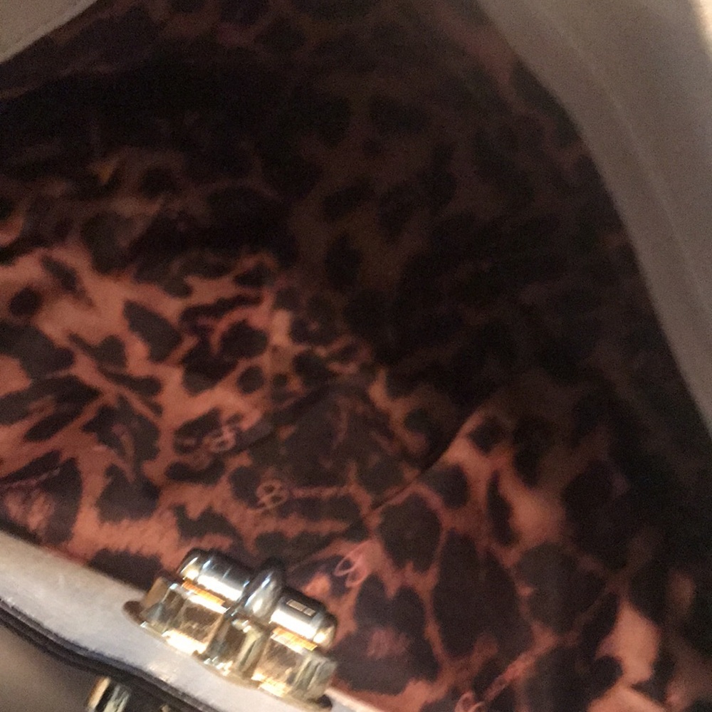 B Makowsky cream leather bag with lots of pockets - Picture 4 of 10
